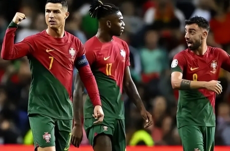 梅西在哪个足球俱乐部